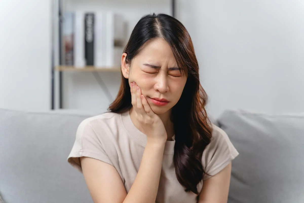Signs you need urgent dental attention.