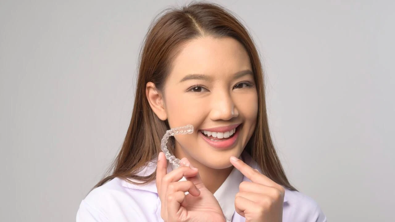 Clear aligners for discreet orthodontic treatment